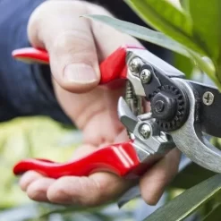 Left Hand Bypass Secateurs -Eco Garden Shop left handed secateurs closer